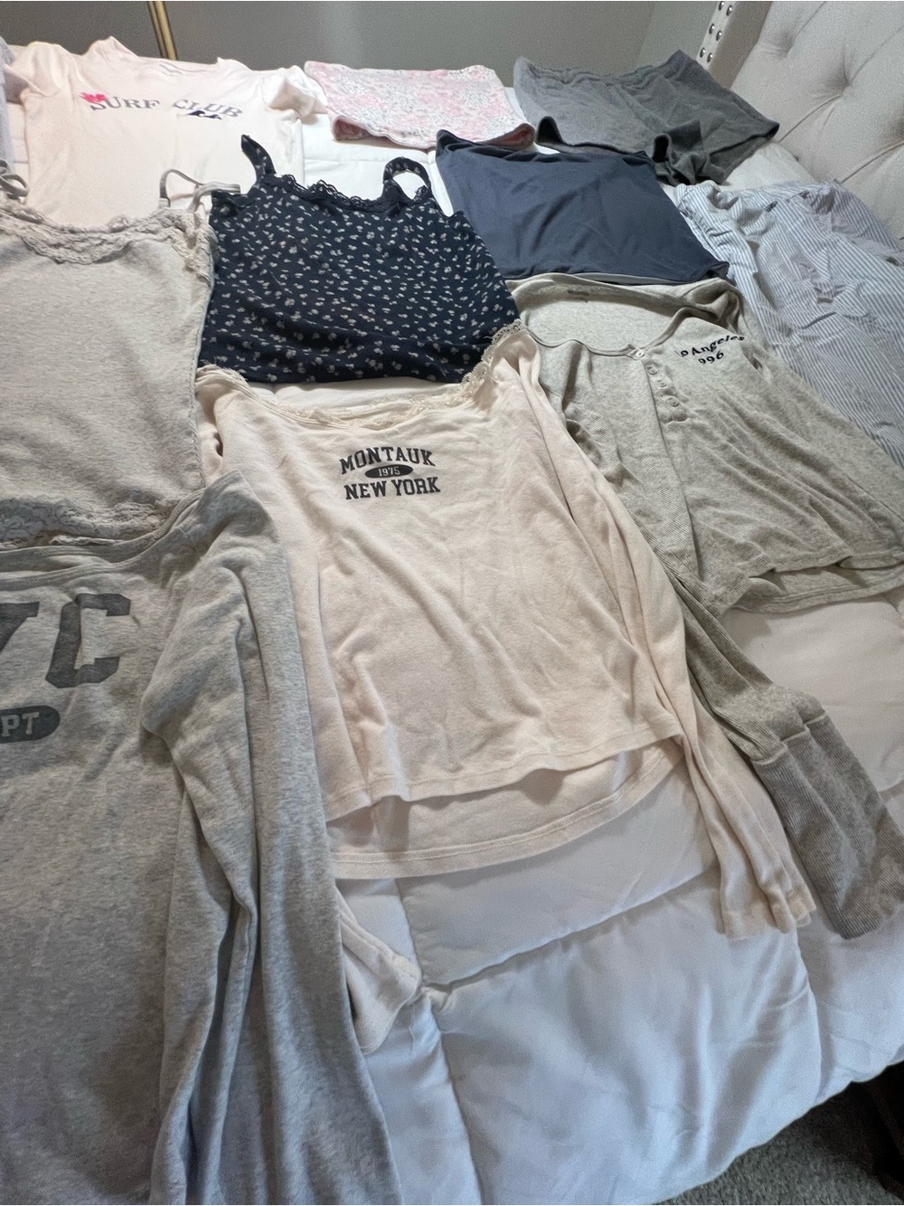 Hollister 14-Piece Clothing Bundle Women’s Medium/Large